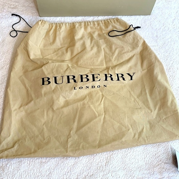 Vintage Burberry Pebbled Leather Horn Toggle Shoulder Bag in Black - Picture 3 of 16